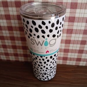 NWT 22oz swig life tumbler